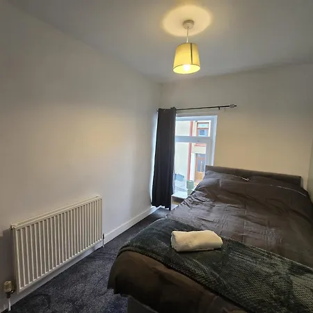 Newly Renovated 4 Bedroom House Merthyr Tydfil Exterior photo