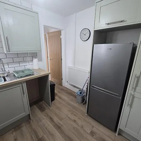 Newly Renovated 4 Bedroom House Merthyr Tydfil Exterior photo