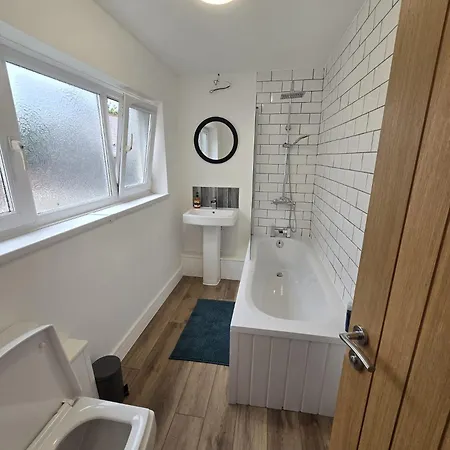 Newly Renovated 4 Bedroom House Merthyr Tydfil Exterior photo