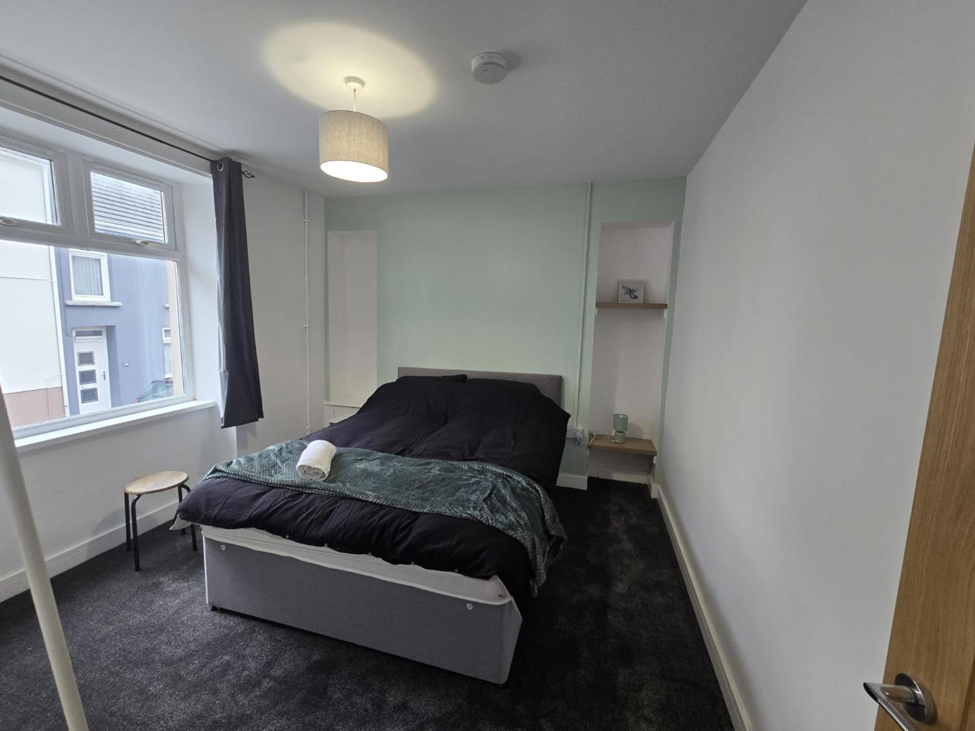 Newly Renovated 4 Bedroom House Holiday home Merthyr Tydfil