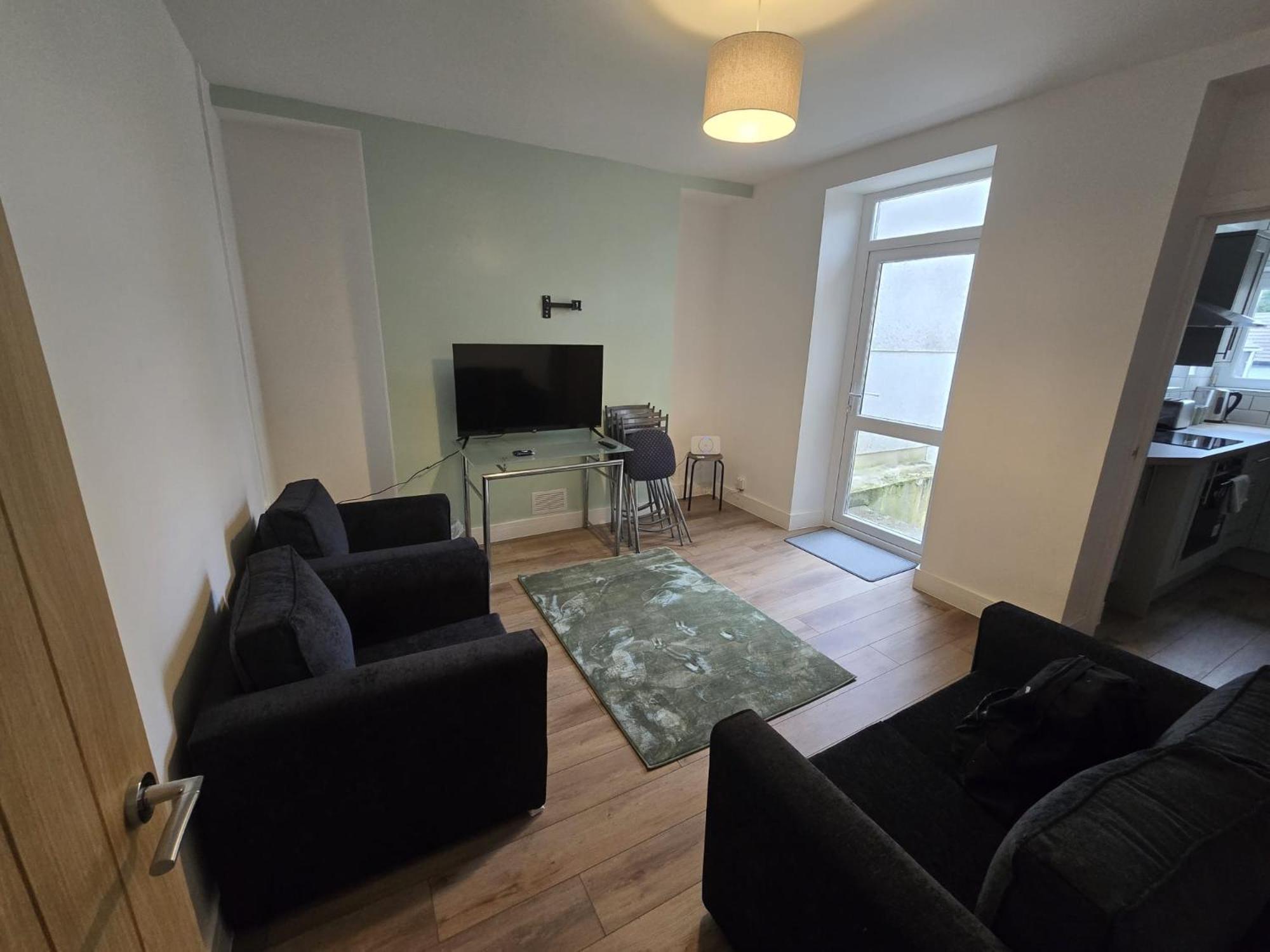 Holiday home Newly Renovated 4 Bedroom House *
