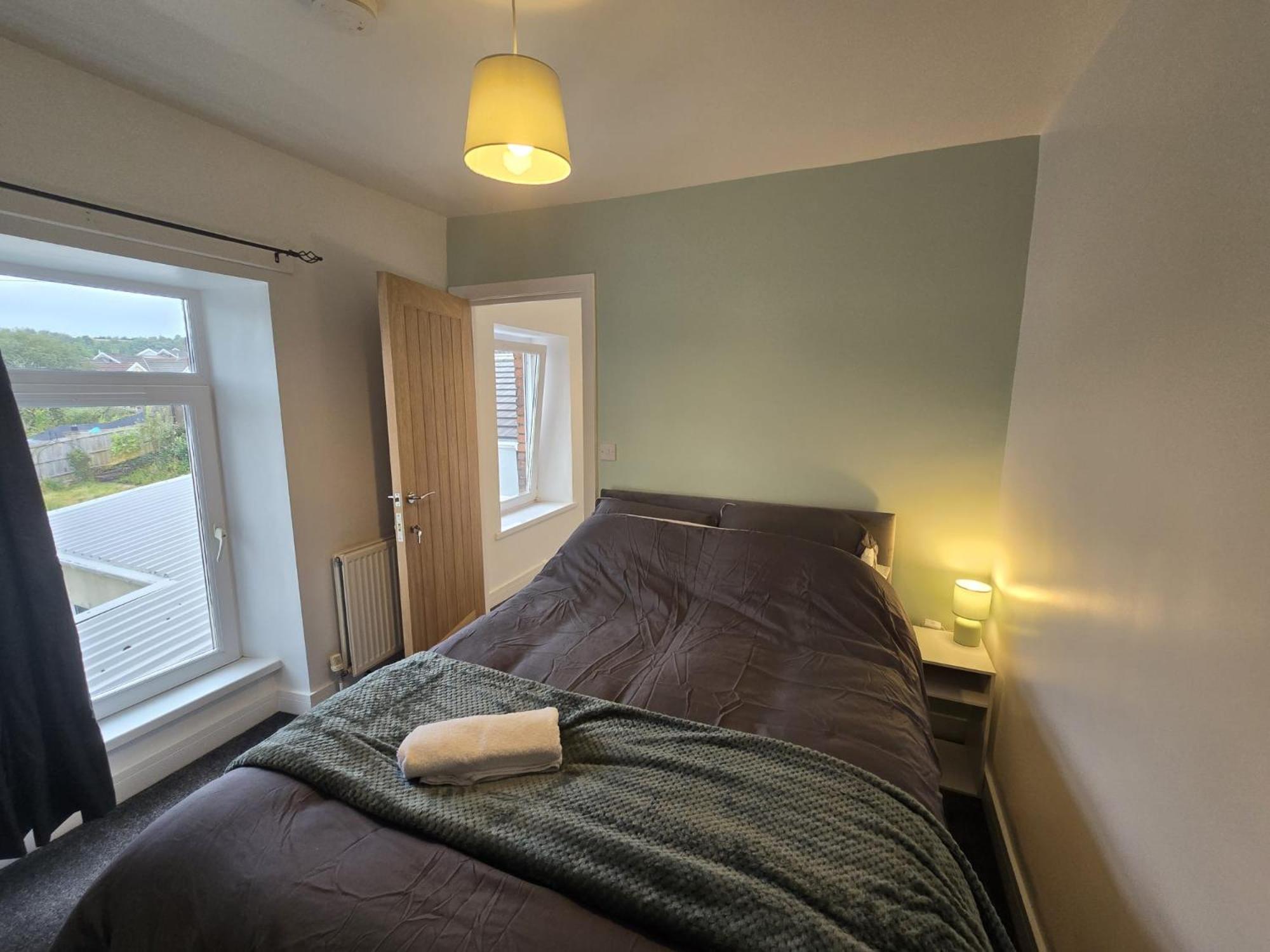 Newly Renovated 4 Bedroom House Holiday home Merthyr Tydfil